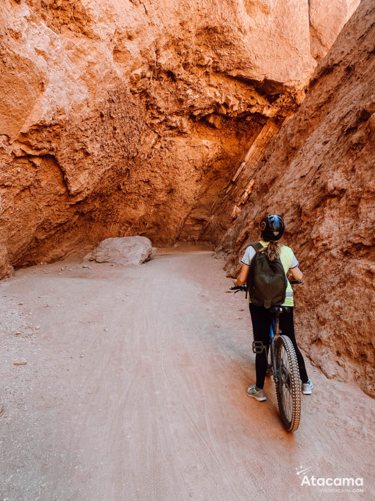 Passeio de Bicicleta no Deserto do Atacama - Bike na Garganta del Diablo