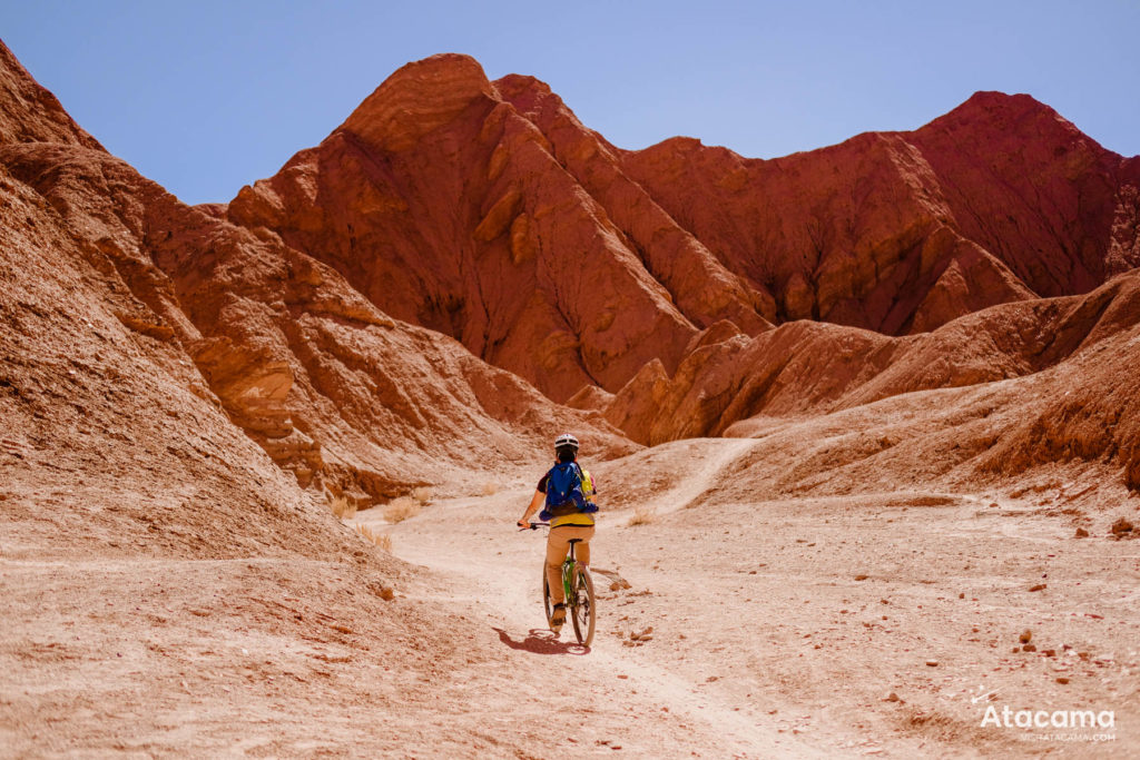 Passeio de Bicicleta no Deserto do Atacama - Bike na Garganta del Diablo