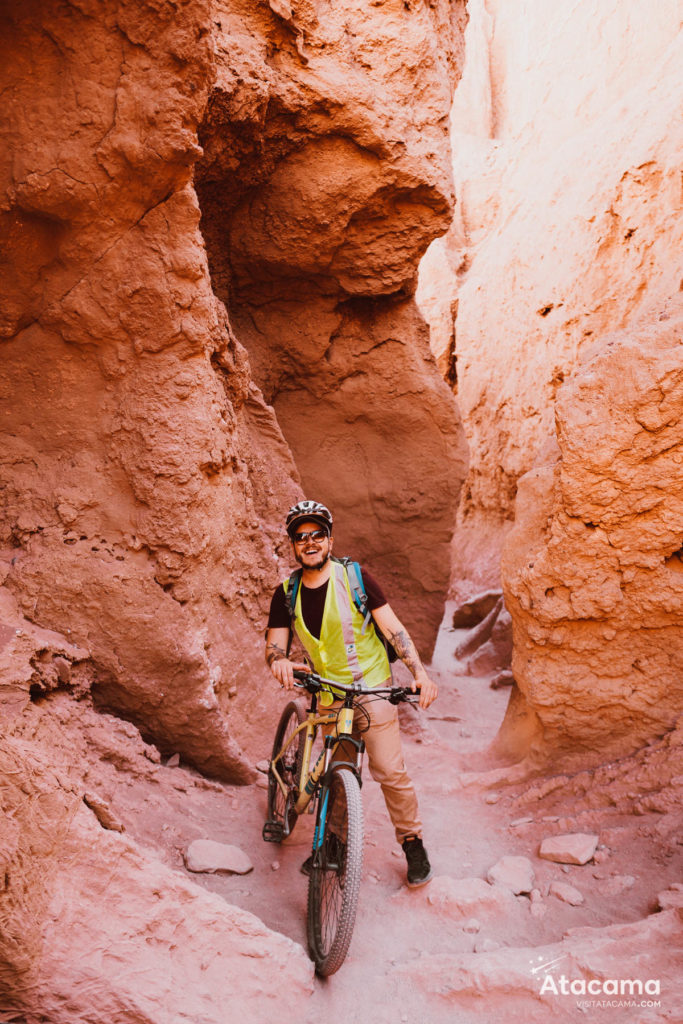 Passeio de Bicicleta no Deserto do Atacama - Bike na Garganta del Diablo